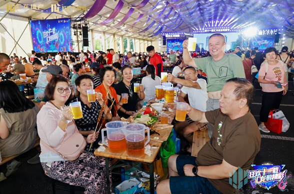 物企自辦啤酒節，1.8萬業主共赴夏日鄰里盛宴